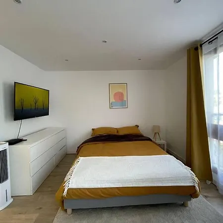 Apartment Grand Proche Versailles Chateau