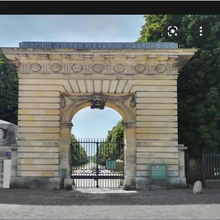 Grand Proche Versailles Chateau Apartment